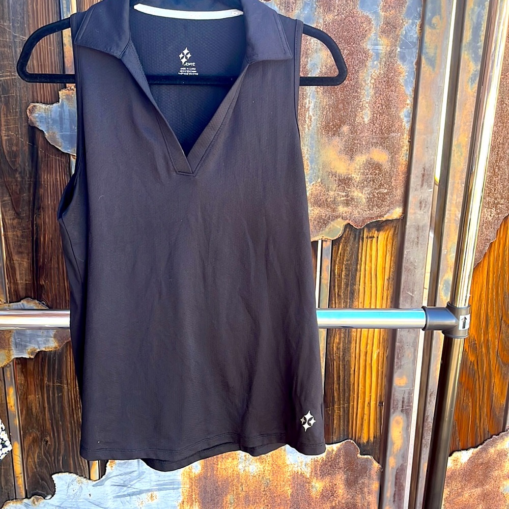 Sleeveless, collared golf shirt